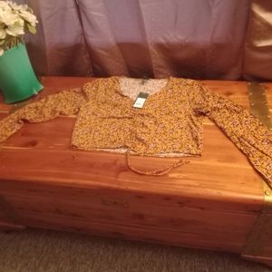 Wild fable size m lady's crop top